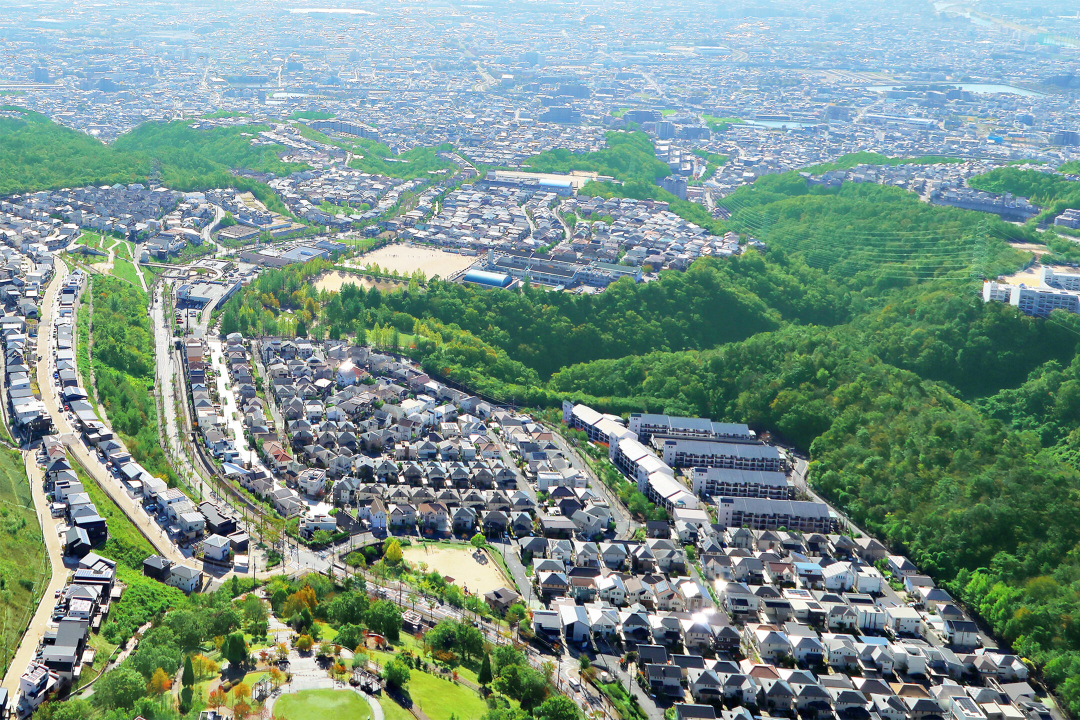 多くの住まいが建ち並ぶ宝塚山手台の風景