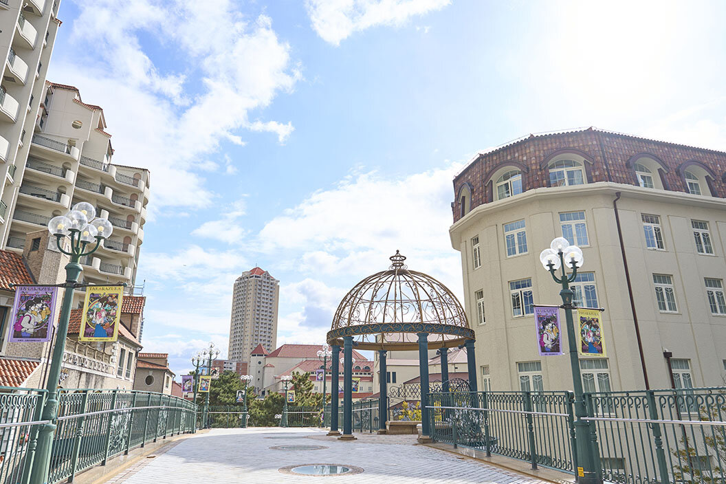 花のみち、宝塚ホテルなどが見られる鉄橋の上からの景色