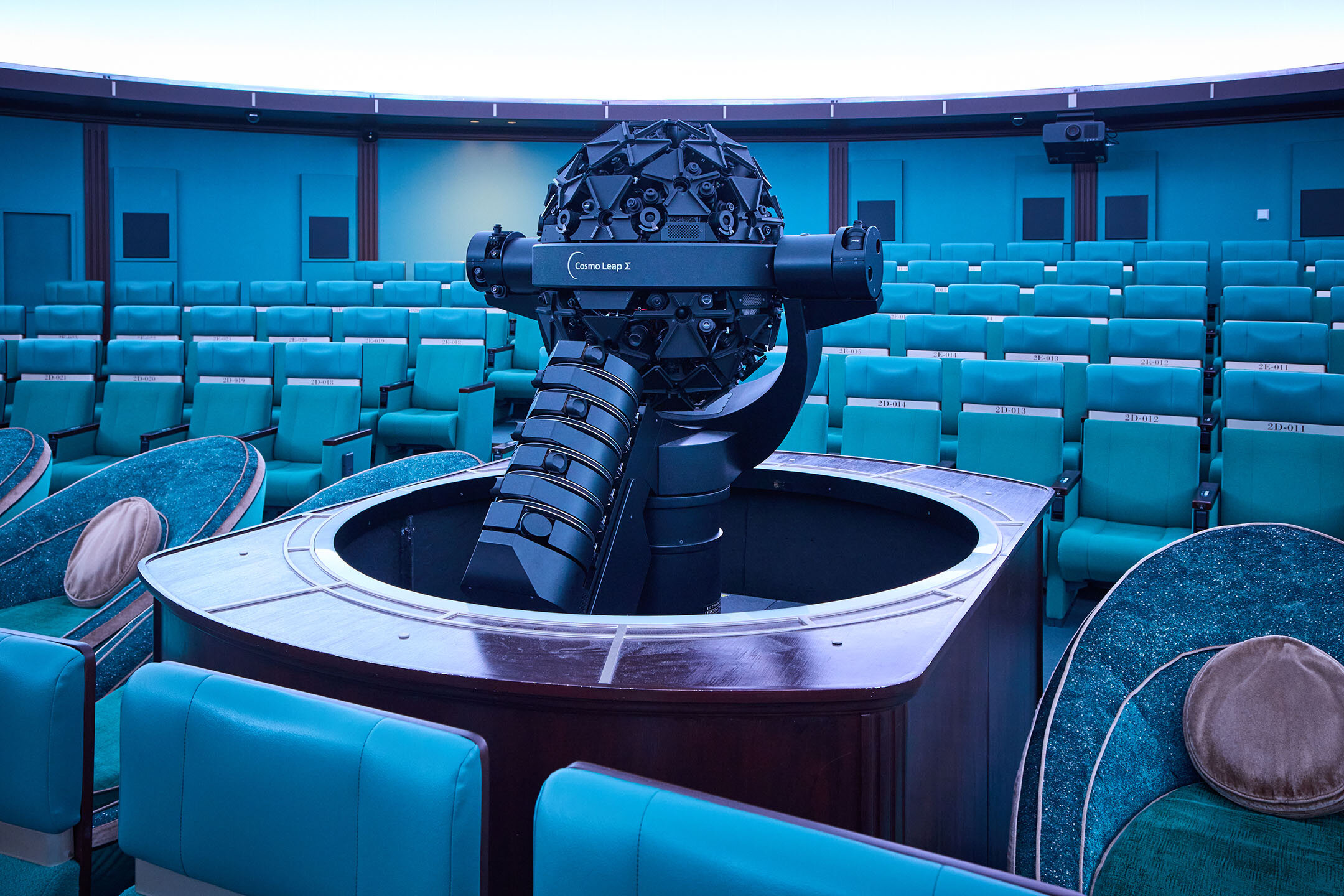 技術が凝縮された光学式投映機『コスモ リープ シグマ』