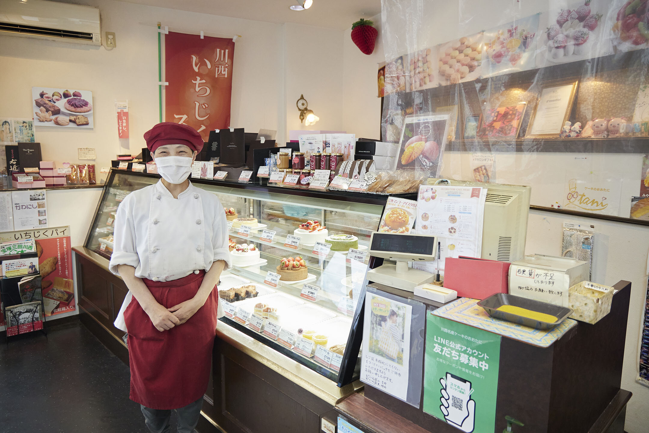 「川西名産ケーキのおおたに」店長の大谷さん