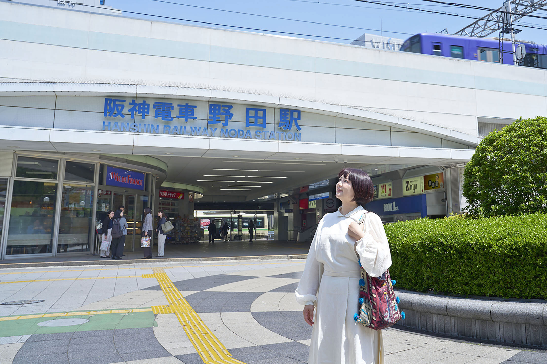 阪神野田駅前。これからも活躍が楽しみなシンさん