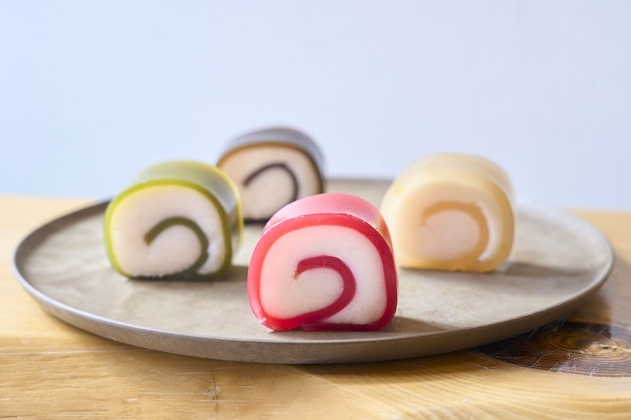 皿の上にのった色鮮やかな『源氏巻』定番4種