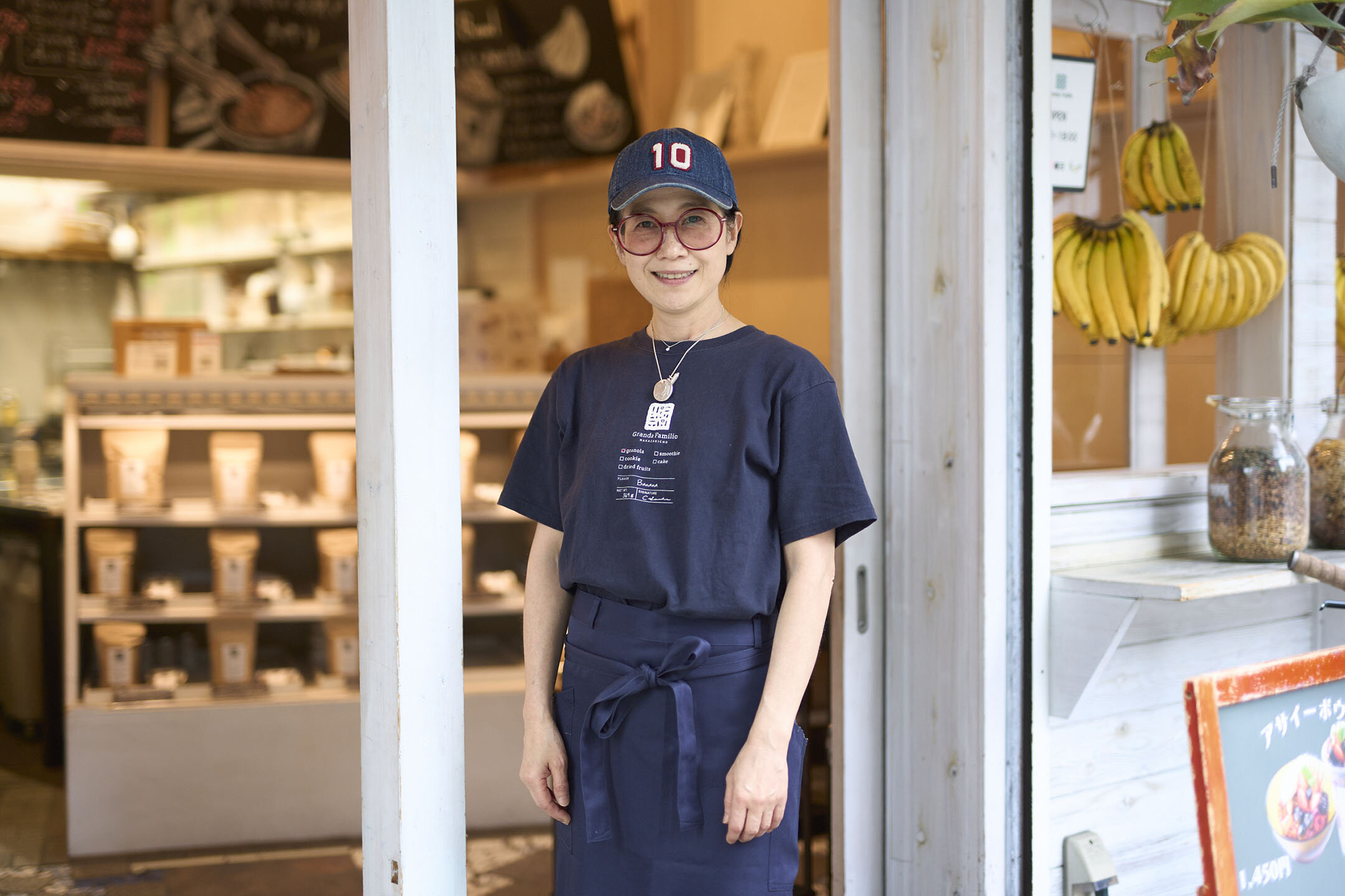 La Granda Familio　創業者・スタッフ　澤田千晶さんが店に立つ様子