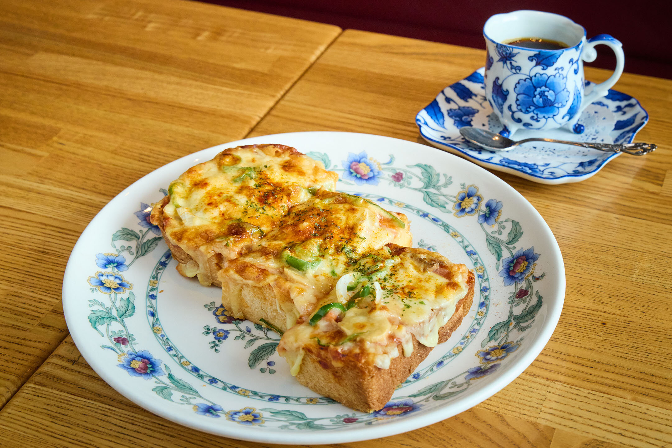 ピザトーストとコーヒーのセット