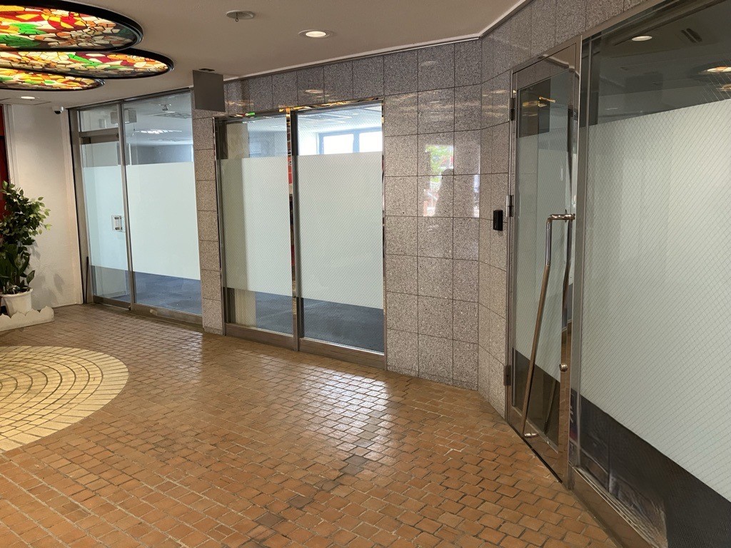 ストリート小林 1階