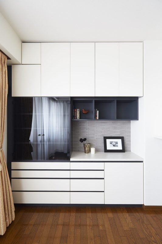 グレーのキッチン収納 限られた空間で叶えた、グレーのキッチンとオーダー収納 | 阪急阪神の